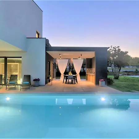 Hedone In For 6 2 Persons With 45 M2 Heated Pool, Wellness & Sport Amenities Rakalj