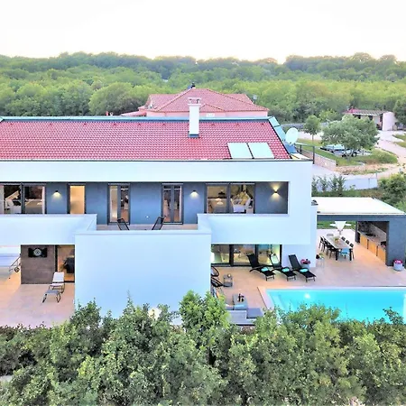 Hedone In For 6 2 Persons With 45 M2 Heated Pool, Wellness & Sport Amenities