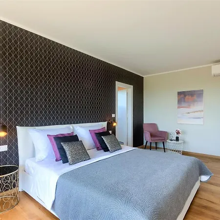 Hedone In For 6 2 Persons With 45 M2 Heated Pool, Wellness & Sport Amenities *