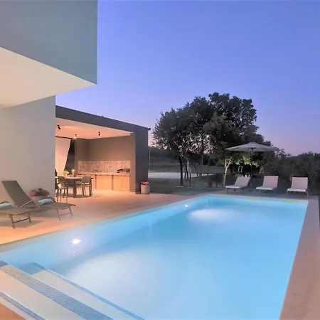 Hedone In For 6 2 Persons With 45 M2 Heated Pool, Wellness & Sport Amenities